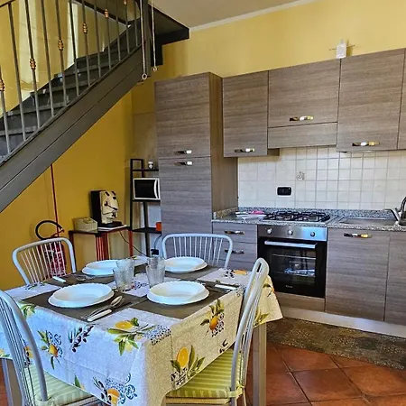 La Dimora Nella Corte بيت للعطل *